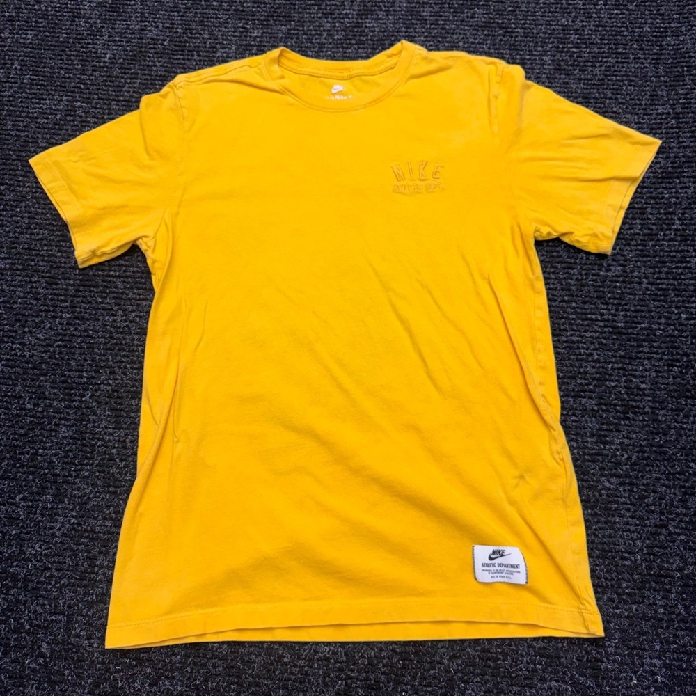 Nike Athletic Dept T-Shirt Mens Small Yellow Embroidered Logo Crew Neck Tee